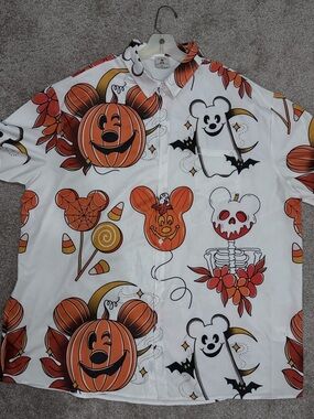 ALOHAS White Button-Up Shirt with Orange & Black Pumpkin Print
